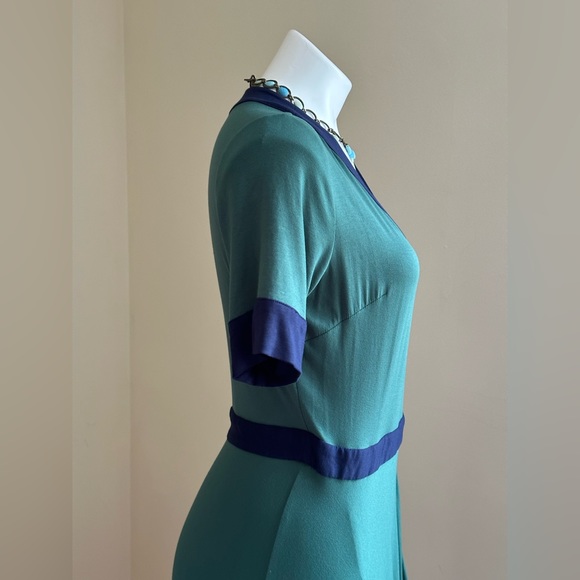 BCBG Blue & Green Asymmetrical Handkerchief Wrap Sz. S - Picture 5 of 13